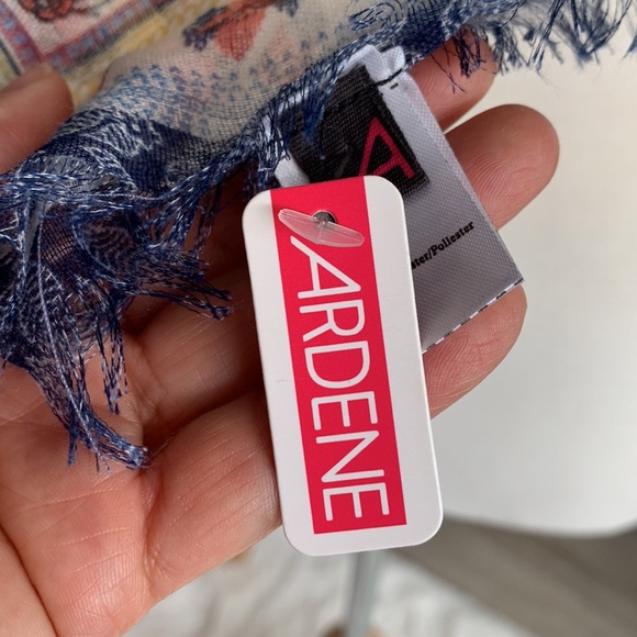 Blue/white/red polyester scarf with elephant prints, new, made by Ardene - Picture 3 of 8